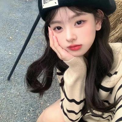 蓝色嘴巴的脸